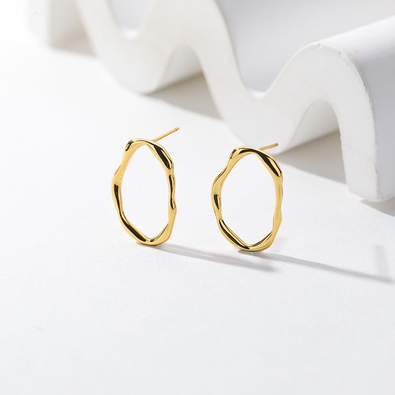 Misshapen Oval Earrings In Gold