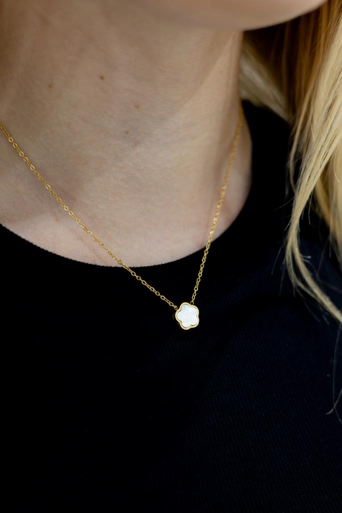 Flower Mother Of Pearl Necklace In Gold