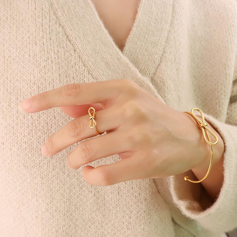 Bow Ring In Gold