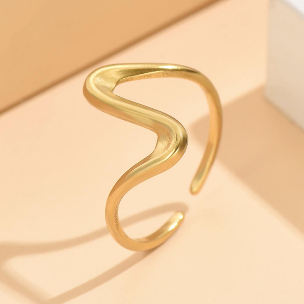Curved Line Ring In Gold