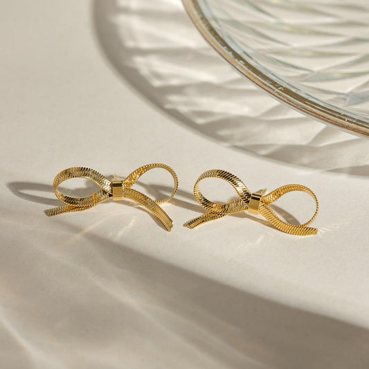 Flat Chain Bow Earrings in Gold