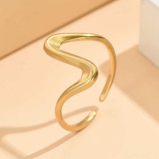 Curved Line Ring In Gold