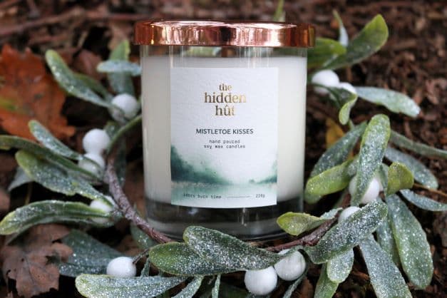 Mistletoe Kisses 220g Candle