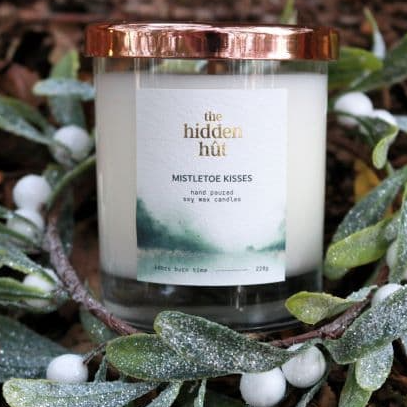 Mistletoe Kisses 220g Candle